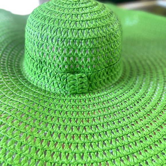Green sun hat - Picture 3 of 4
